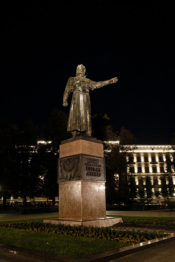 Освещение памятника Козьме Минину в Нижнем Новгороде