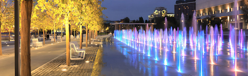 A complex linear structure requires a no less complex lighting framework