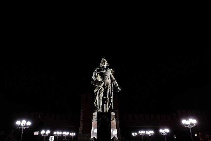 Освещение памятника Памятник Петру I в Нижнем Новгороде